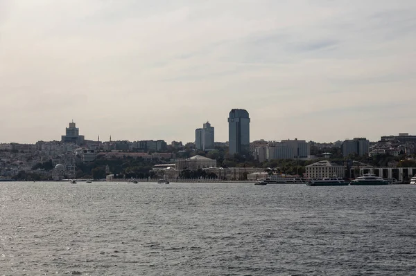 Vista Barcos Bósforo Lado Europeu Istambul Dia Verão Ensolarado — Fotografia de Stock