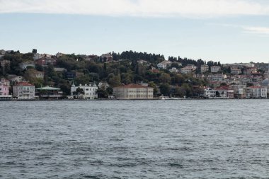 İstanbul 'da İstanbul Boğazı' nın Asyalı tarafının Cengelkoy bölgesinin manzarası.