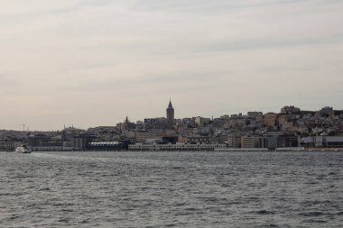 İstanbul 'un Avrupa yakasındaki Beyoğlu manzarası. Galata kulesi de manzarada..