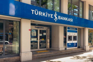 Türkiye 'de ulusal bir özel bankanın şubesinin görüntüsü. Görüntü, İstanbul 'un Sisli ilçesindeki Halaskargazi Caddesi' nde çekildi..