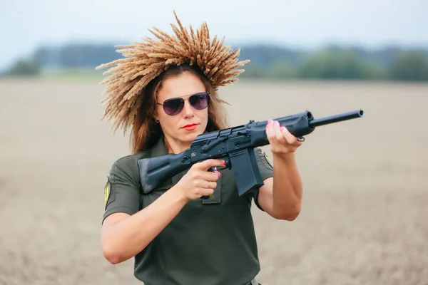 Female Soldier Military Uniform Girl Military Uniform Weapon Ukrainian Woman — Foto Stock