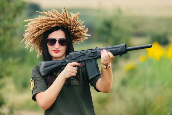 Female Soldier Military Uniform Girl Military Uniform Weapon Ukrainian Woman — Fotografia de Stock