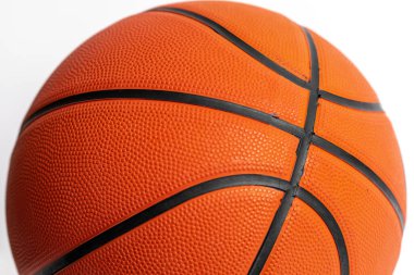 Sade beyaz arka planda turuncu basketbol