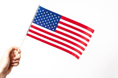 Amerika 'yı temsil eden Amerikan bayrağını tutan kişi.