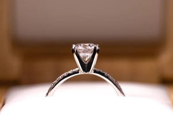 Gyémánt Jegygyűrű Vagy Jegygyűrű Dobozban — Stock Fotó