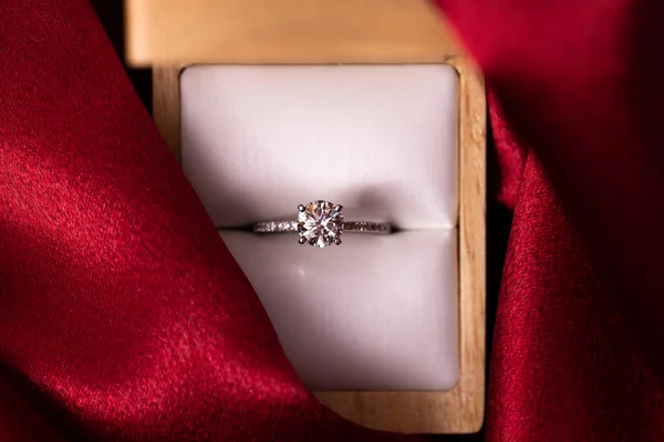 Diamond Engagement Wedding Ring Box Red Fabric — Stok fotoğraf