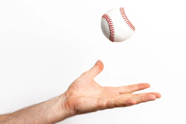 Een Honkbal Gegooid Uit Een Hand Een Witte Achtergrond — Stockfoto