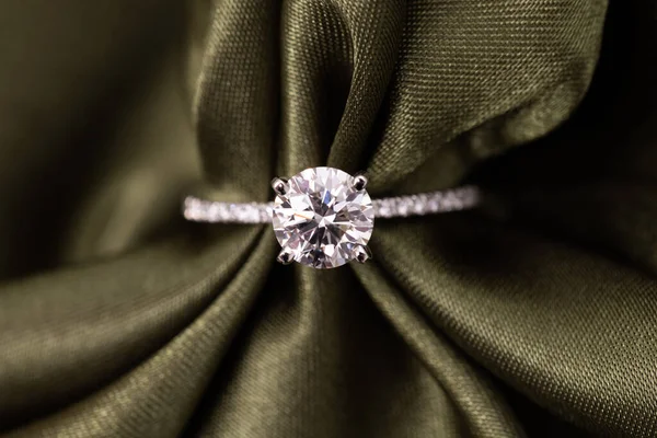 Diamond Wedding Engagement Ring Green Fabric — Φωτογραφία Αρχείου