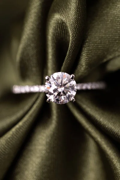 Diamond Wedding Engagement Ring Green Fabric — Stock Photo, Image