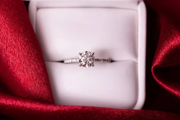 Diamond Engagement Wedding Ring Box Red Fabric — Foto de Stock