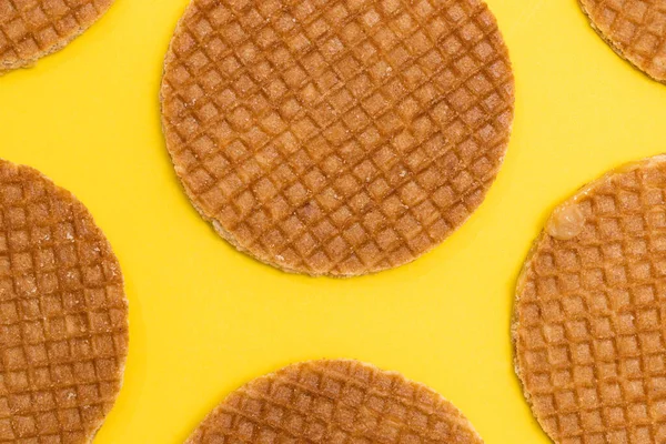 Stroopwafel Cookies Biscuits Gold Yellow Background — Foto Stock