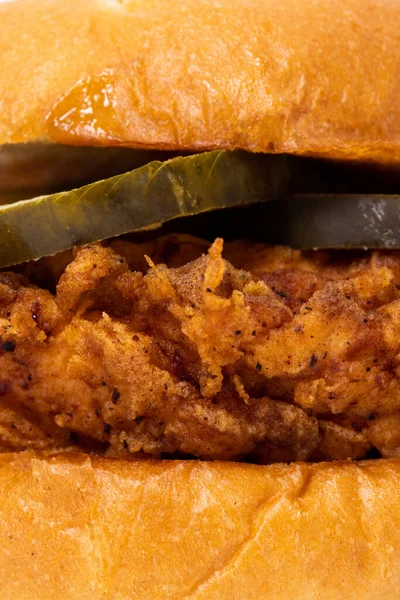 Crispy Fried Chicken Sandwich Shot Close Royaltyfria Stockfoton
