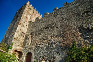 Ciciliano 'daki Ortaçağ Kalesi - İtalya