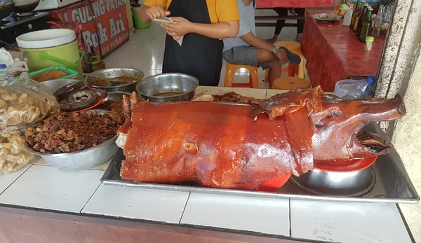 Babi Guling Payangan Traditional Whole Roasted Pork Suckling Pig Typical — ストック写真