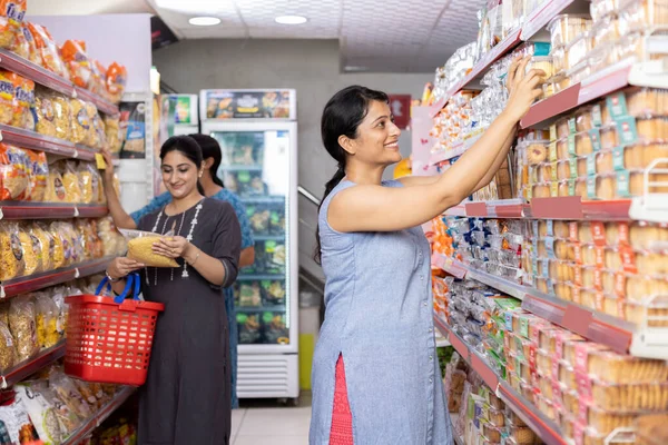 Women Shopping Together Supermarket — стоковое фото