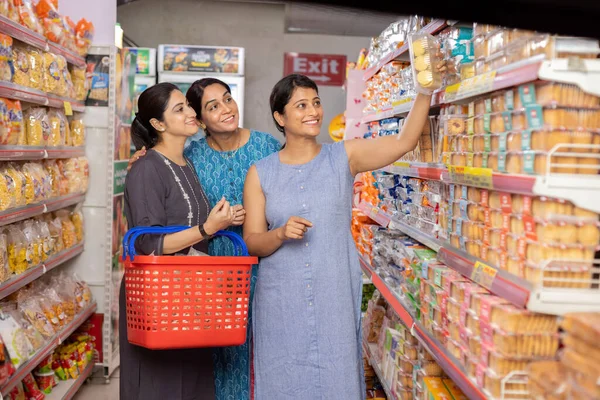 Women Shopping Together Supermarket — Photo