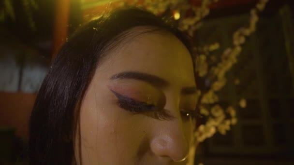 Chinese Woman Crying Feeling Sad Losing Her Boyfriend Dark Night — Vídeo de stock