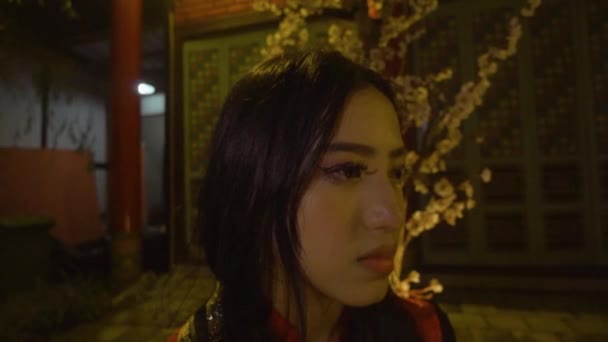 Chinese Woman Crying Lonely Front Flower Dark Night — Videoclip de stoc