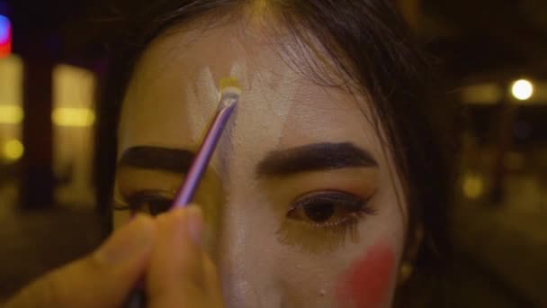 Μια Κινέζα Είχε Εκφοβισμό Από Μια Φίλη Της Πρόσωπο Ζωγράφισε — Αρχείο Βίντεο