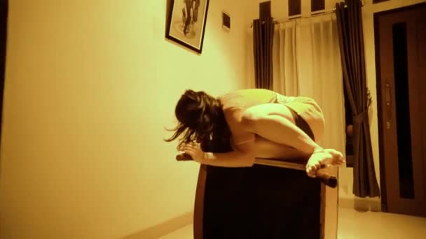 Asian Women Use Chair Dance Yellow Room While Wearing Orange — Vídeo de stock