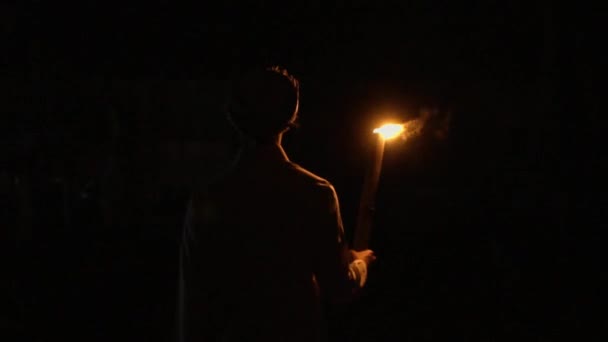 Muslim Boy Walking Night While Holding Fire Torch Only Light — Stok video