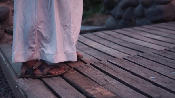 Handsome Muslim Man Walking White Clothes Lonely Dawn Village — Stockvideo