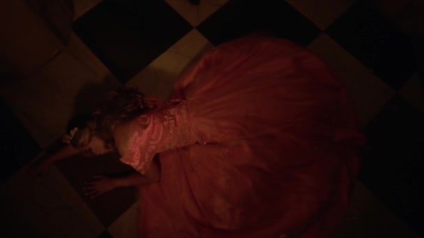 Beautiful Princess Fell Floor Dizziness Her Head Dark Night — Αρχείο Βίντεο