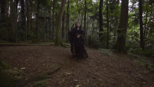 Chinese Woman Mask Black Bird Costume Walking Tree Jungle — Stockvideo