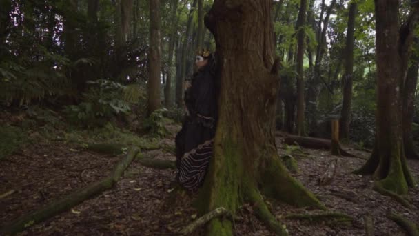 Asian Woman Blackbird Costume Standing Tree Bad Face Jungle — стокове відео