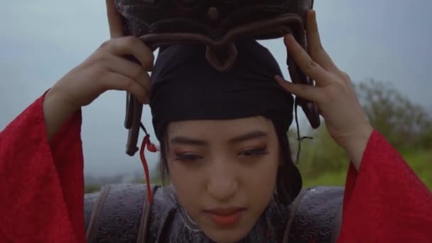 Chinese Woman Opens Armor Helmet Rests While Mountain Hill — Stockvideo