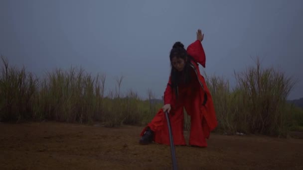 Chinese Warrior Stretching Stick While Wearing Chinese Costume Ground Mountain — Wideo stockowe