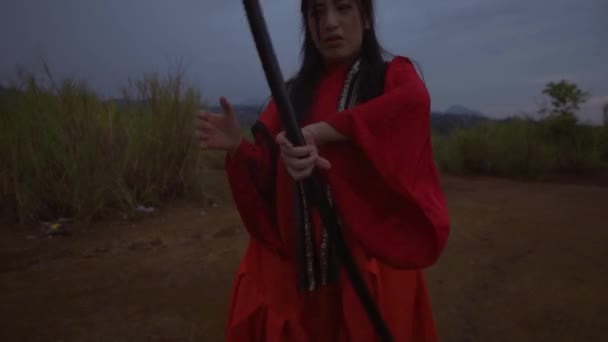 Asian Woman Drawing Line Soil Ground While Wearing Chinese Traditional — Stockvideo