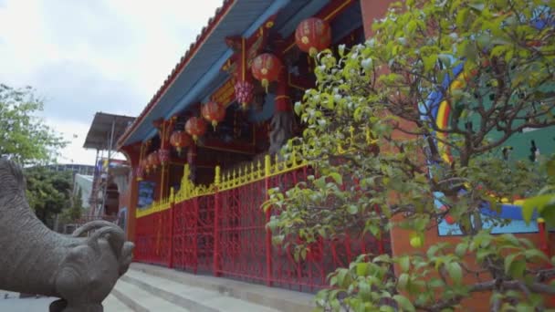 Architecture Chinese Temple Unique Design Red Colors Daylight — 图库视频影像