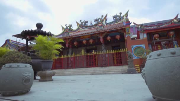 Great Chinese Gate Red Colors Oriental Pattern Building Chinese Temple — Vídeos de Stock