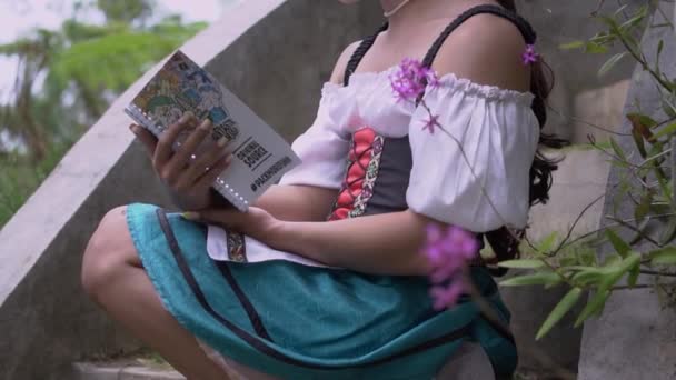 Beautiful Princess Sitting Garden While Reading Book Lonely Morning — Stok video