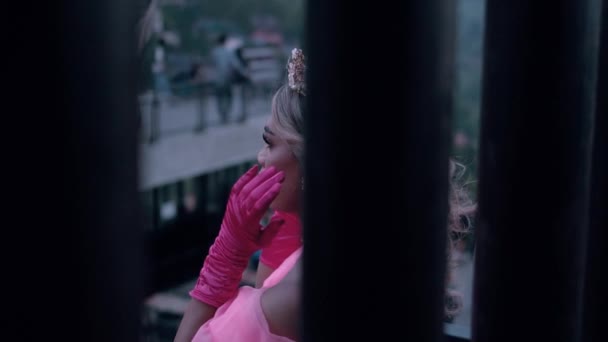 Glamour Princess Crown Pink Dress Standing Pillar Her Royal Palace — Wideo stockowe