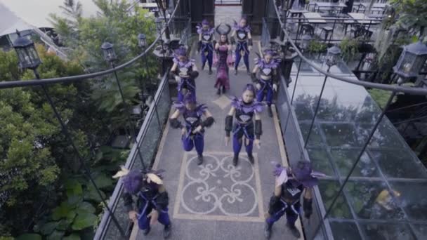 Bandung Indonesië Oktober 2021 Maleficent Met Paarse Danseres Die Hip — Stockvideo