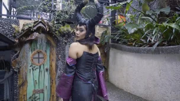 Lousy Woman Black Horn Purple Costume Walking Front Her Jungle — Stock Video