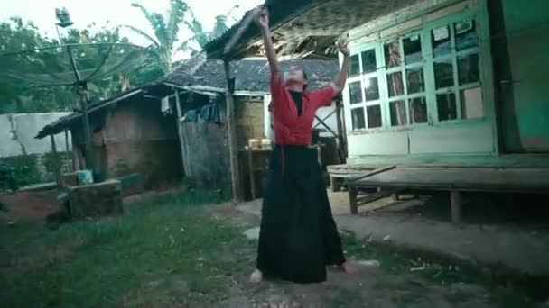 Blind Asian Woman Walking Dancing Her Poor House Red Clothes — Stock Video