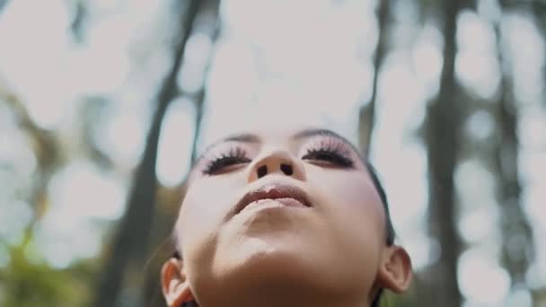 Retrato Mujeres Asiáticas Mirando Frente Con Caras Sonrientes Maquillaje Durante — Vídeos de Stock