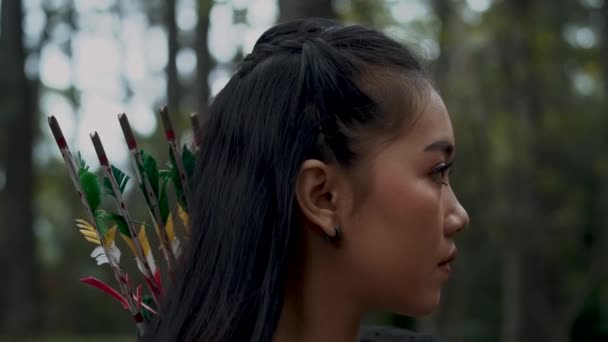 Portret Van Mooie Aziatische Vrouwen Starend Naar Voorkant Van Camera — Stockvideo