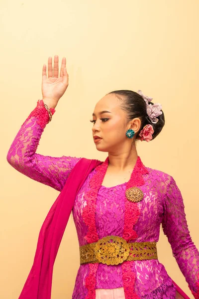 Javanese Kobieta Tradycyjnej Różowej Sukience Nazwie Kebaya Dniu Niepodległości Indonezji — Zdjęcie stockowe