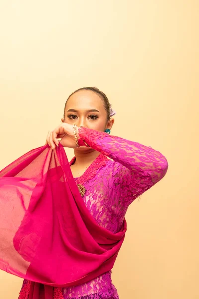 Jávai Visel Hagyományos Rózsaszín Ruhát Nevű Kebaya Indonéz Függetlenség Napján — Stock Fotó