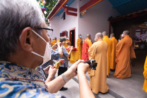 Bandung Indonesien Januar 2022 Buddhistische Gemeinschaft Betet Gemeinsam Mit Den — Stockfoto