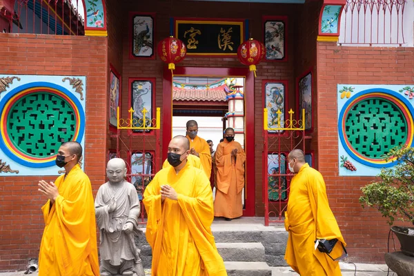Bandung Indonesia January 2022 Monks Walked Together Visit Temple Praying — Stock Photo, Image