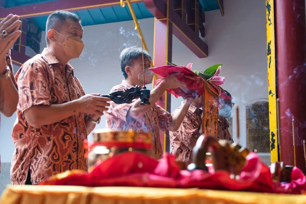 Bandung Indonesia Enero 2022 Congregación Los Monjes Están Juntos Mientras —  Fotos de Stock