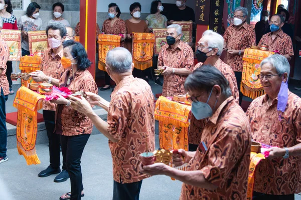 Bandung Indonesia Enero 2022 Congregación Los Monjes Están Juntos Mientras —  Fotos de Stock