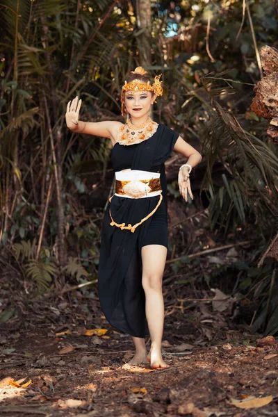 Javanese Woman Dancing Pose Black Tank Top Black Skirt Golden — Stock Photo, Image