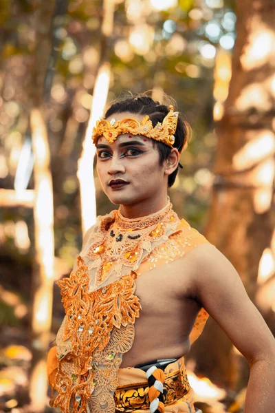 Portrait Asian Man Wearing Gold Crown Gold Necklace Shirtless Jungle — Stock Photo, Image