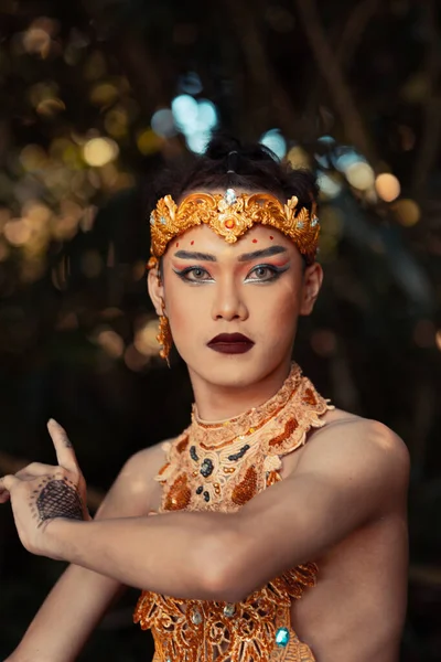 Thailand Man Wearing Golden Costume Golden Crown While Shirtless Forest — Stock Photo, Image